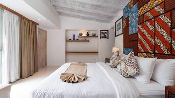 3 bedrooms, desk, iron/ironing board, bed sheets