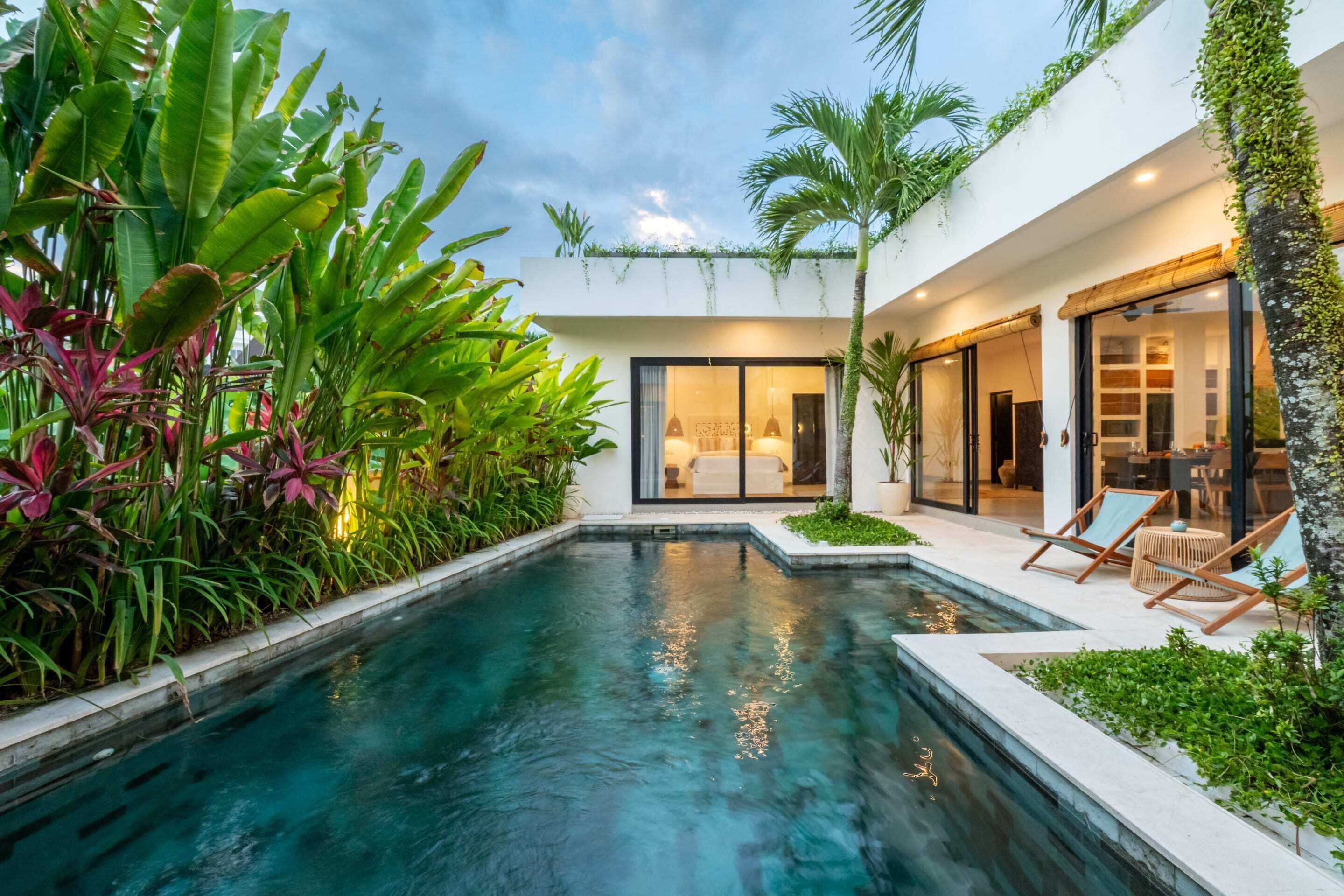 เบสิกวิลล่า | สระว่ายน้ำ | สระว่ายน้ำกลางแจ้ง