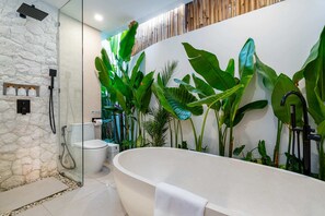 Villa de base | Salle de bain | Séchoir à cheveux, serviettes fournies, savon, shampooing