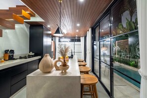 Basic Villa | Private kitchen | Fridge, microwave, stovetop, cookware/dishes/utensils - Villa Sevu 4 (Cemagi)