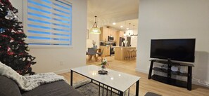 TV, computer monitors - BN 3BR Full Home|Near Airport|WEM|Keswick|Sleeps 8 (Edmonton)