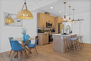 Dining - BN 3BR Full Home|Near Airport|WEM|Keswick|Sleeps 8 (Edmonton)
