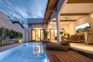 Villa – basic | Basseng | Utendørsbasseng