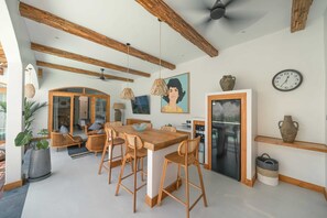 Basic Villa | Tempat makan