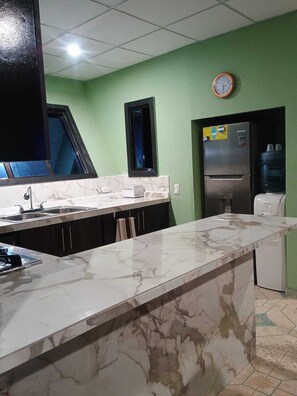 Microonde, forno, macchina per tè/caffè, tostapane