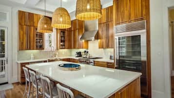 Micro-ondes, four, plaque de cuisson, lave-vaisselle
