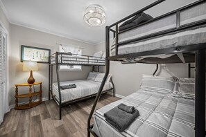 3 bedrooms, iron/ironing board, free WiFi, bed sheets - 2-Min Walk to Beach – Oak Island Coastal Retreat Dog friendly sleeps 8 (oak island)