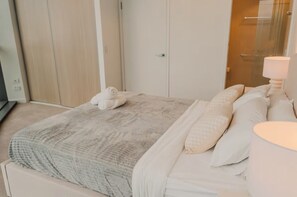 2 bedrooms, iron/ironing board, WiFi, bed sheets - The Marquee Suite in Queens Wharf BNE w/carpark (Brisbane City)