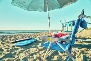 Aurinkotuoleja, rantapyyhkeitä