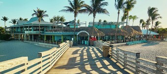  Venice Island Villa/walk to beach/heated swimspa-pool/2Bed 2-Bath/bikes/grill