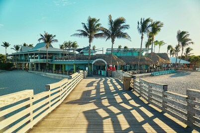  Venice Island Villa/walk to beach/heated swimspa-pool/2Bed 2-Bath/bikes/grill