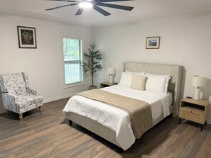 3 عدّة غرف نوم ومكتب ومكواة/لوح كي وسرير سفر