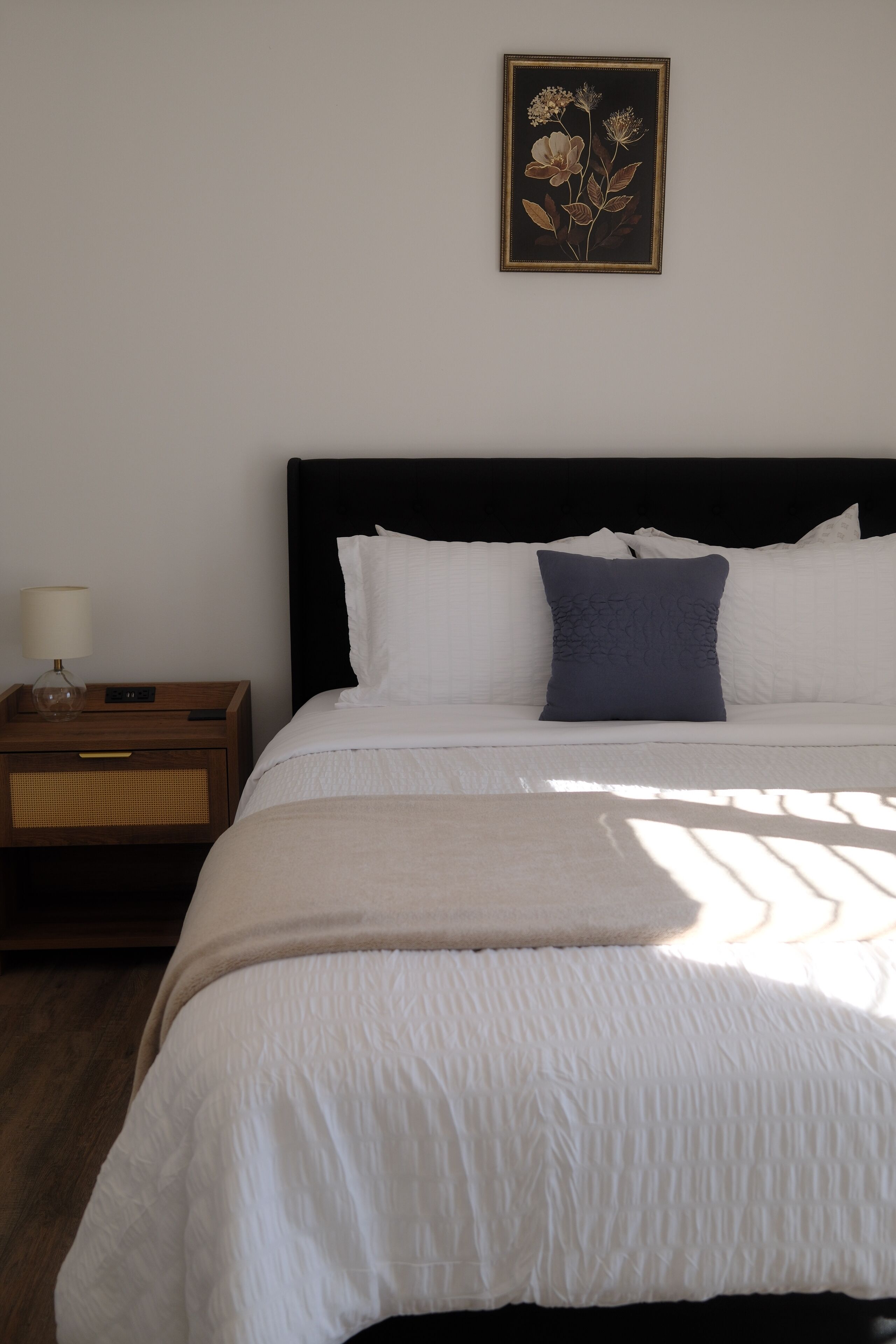 3 bedrooms, desk, iron/ironing board, travel crib