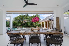 Basic Villa | Outdoor dining - Villa Imbuh 1 (Canggu)