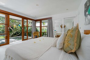 Basic Villa | 3 bedrooms, desk, laptop workspace, bed sheets - Villa Imbuh 1 (Canggu)
