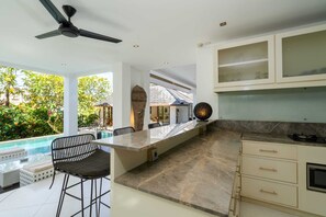 Basic Villa | Private kitchen - Villa Imbuh 1 (Canggu)