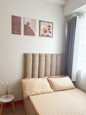 Iron/ironing board, WiFi, bed sheets - Cozy 1-bedroom apartment in perfect Quezon City with AC (Quezon City)