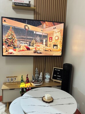 Interior - Cozy 1-bedroom apartment in perfect Quezon City with AC (Quezon City)