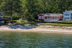 Exterior - Coastal retreat with direct beach access and sweeping Chesapeake Bay water views (Saint Leonard)