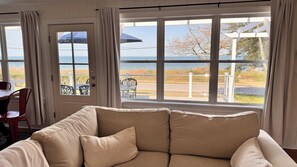 Smart TV, fireplace - Coastal retreat with direct beach access and sweeping Chesapeake Bay water views (Saint Leonard)