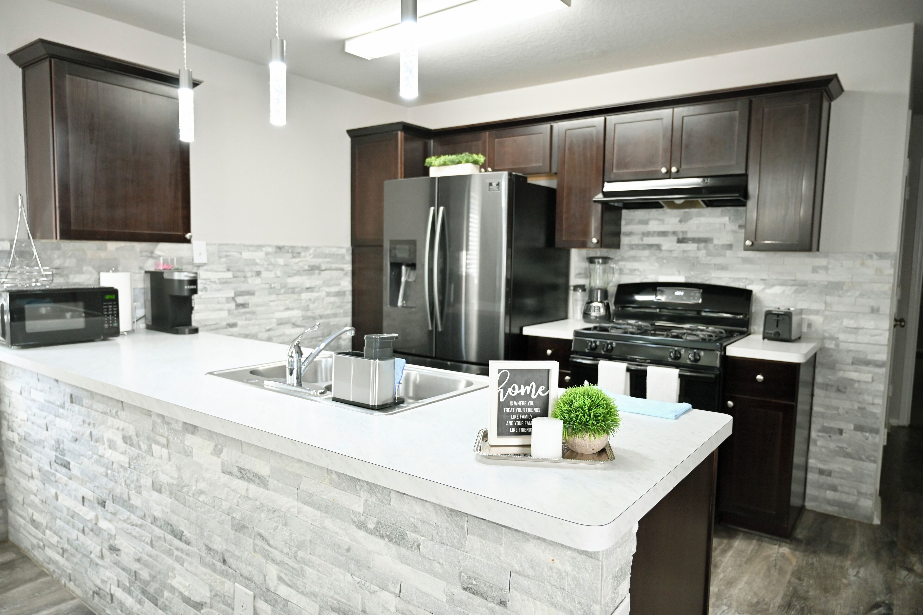 Microondas, horno, placa de cocina, lavavajillas