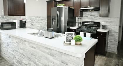 Comfortable & Private Home
Perfect for Families & Business Travelers!