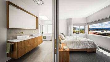 5 bedrooms, bed sheets