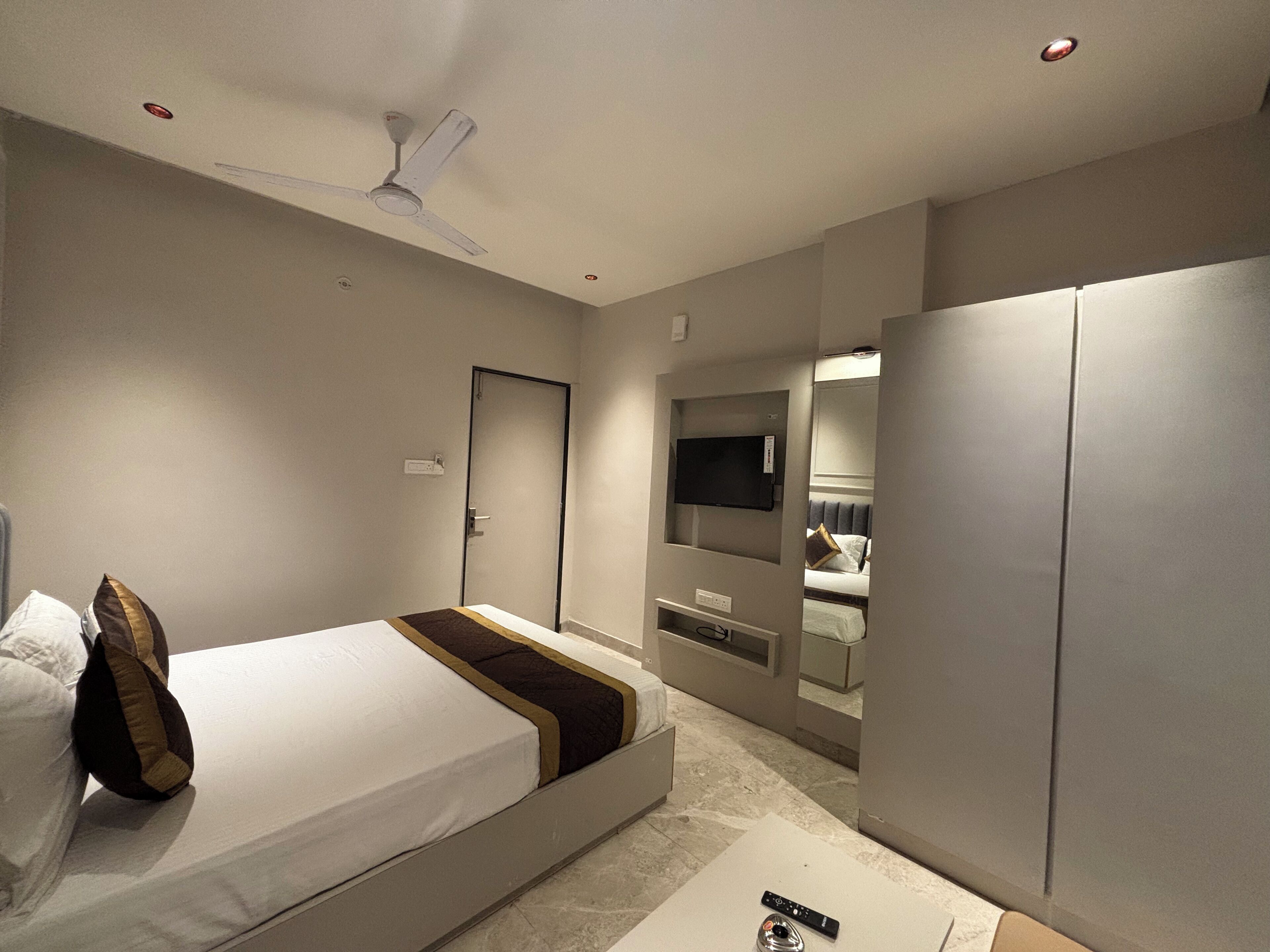 Habitación Deluxe doble | Espacio para trabajar con un portátil y wifi gratis