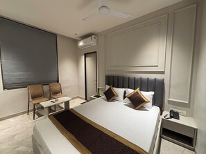 Habitació doble Deluxe | Espai de treball apte per a portàtils i wifi gratuïta 