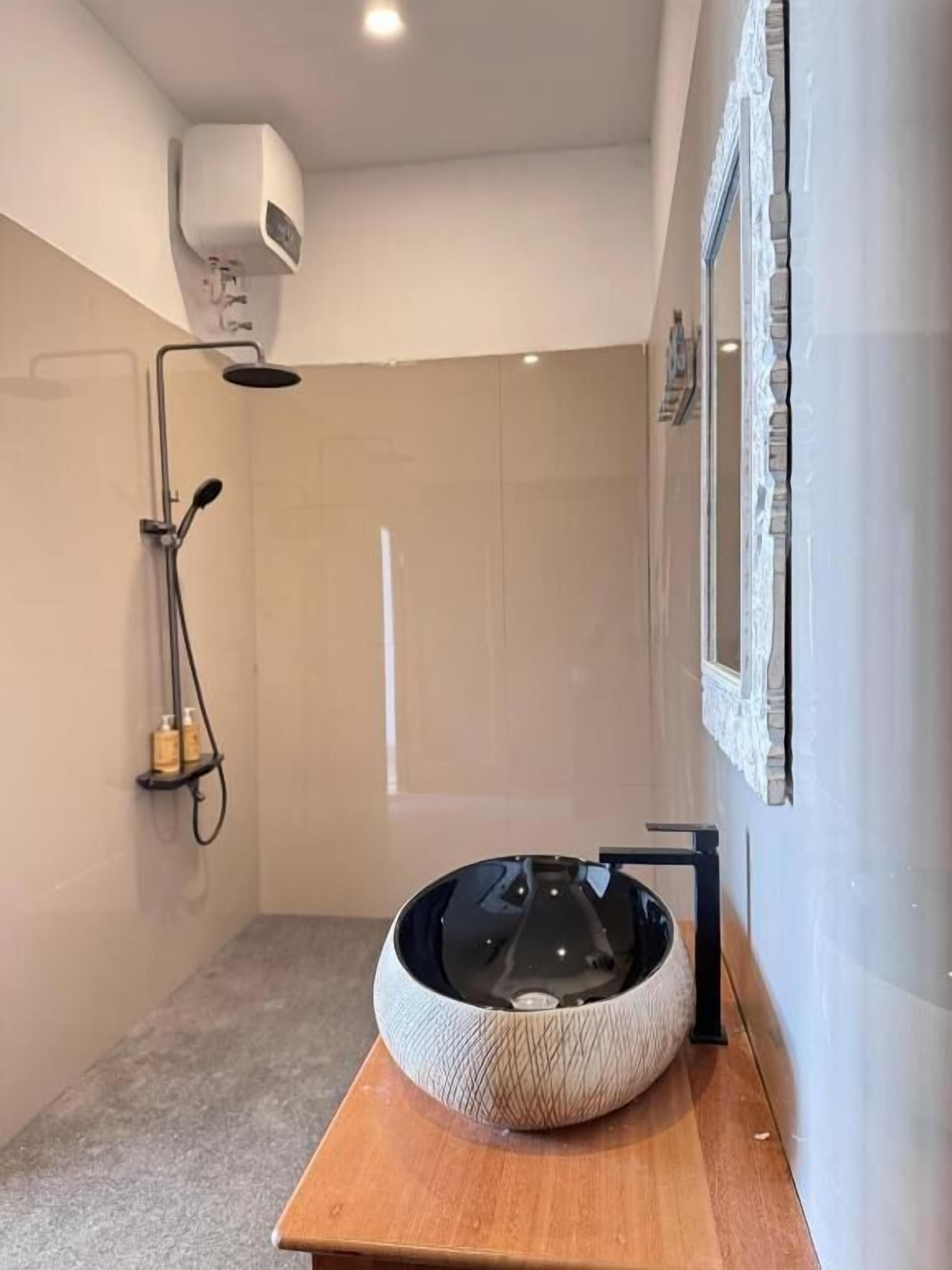 Free toiletries, hair dryer, towels, soap