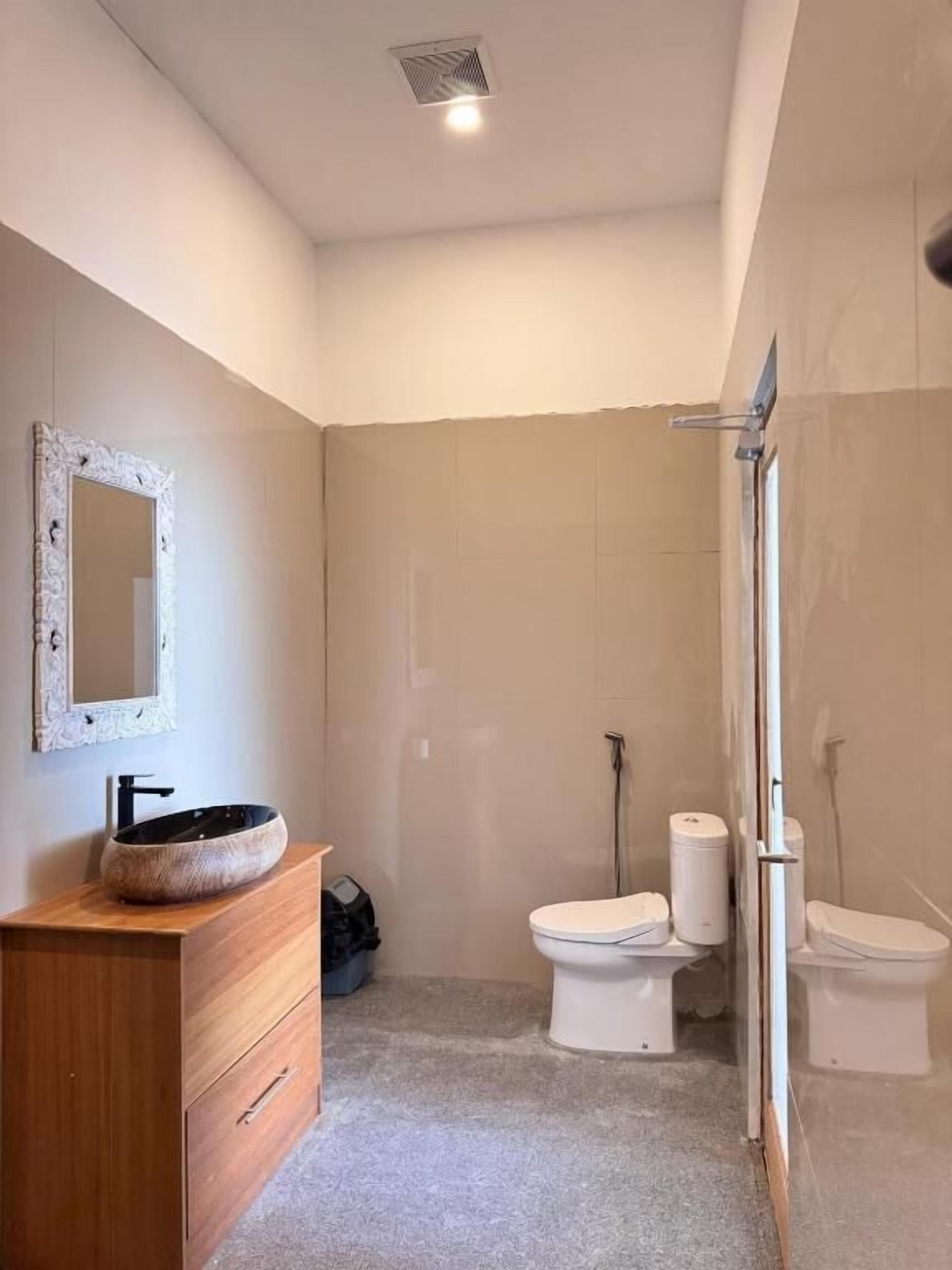 Free toiletries, hair dryer, towels, soap