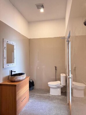 Free toiletries, hair dryer, towels, soap - Turtle House 2 Lombok (sukadana, pujut, lombok tengah)