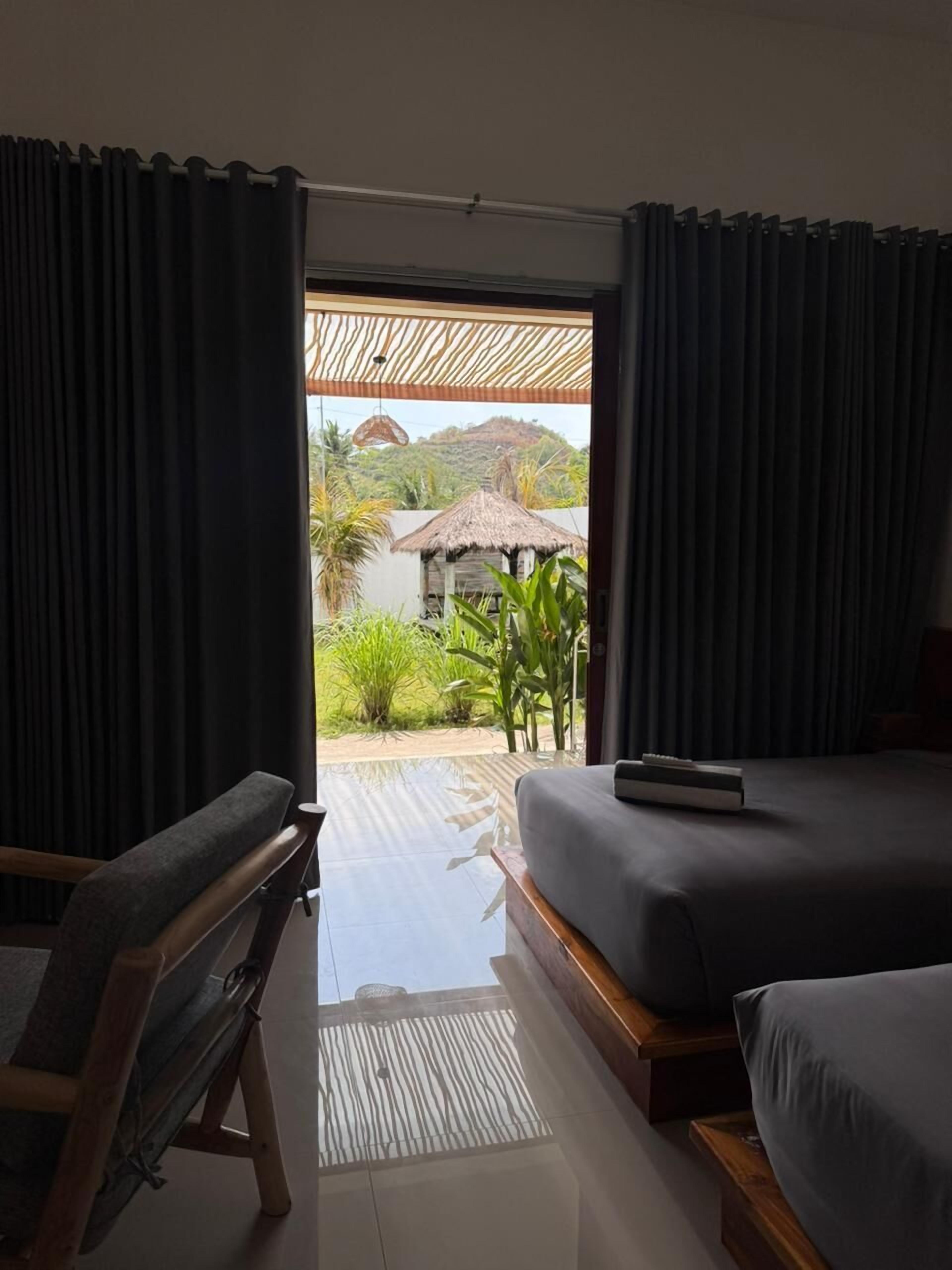 Desk, laptop workspace, free WiFi