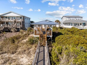 Exterior - "A Turtle's Pace" Oceanfront, 4 Bedrooms, 2 Bathrooms (Holden Beach)