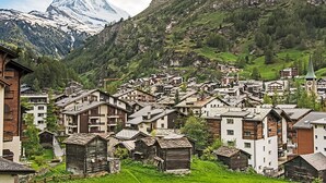 A mountainous village with traditional wooden houses and a prominent church spire. - Apartment Laurin by Interhome (Zermatt)