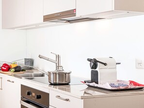 Fridge, oven, cookware/dishes/utensils - Apartment Laurin by Interhome (Zermatt)
