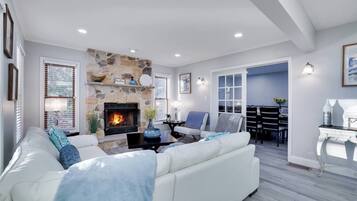 TV, fireplace