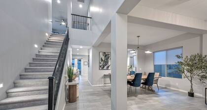 Family-friendly 5-bedroom house with in Litchfield Park- Heated Pool Included