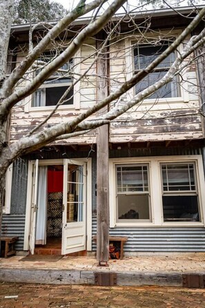 Exterior detail - Buttercup Oasis: Rustic Cabin Hot Tub & Firepit (Leura)