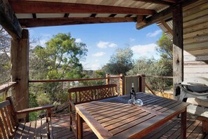 Outdoor dining - Leura Haven Homestead: Rustic Mountain Cottage (Leura)