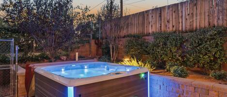 Bañera de hidromasaje al aire libre