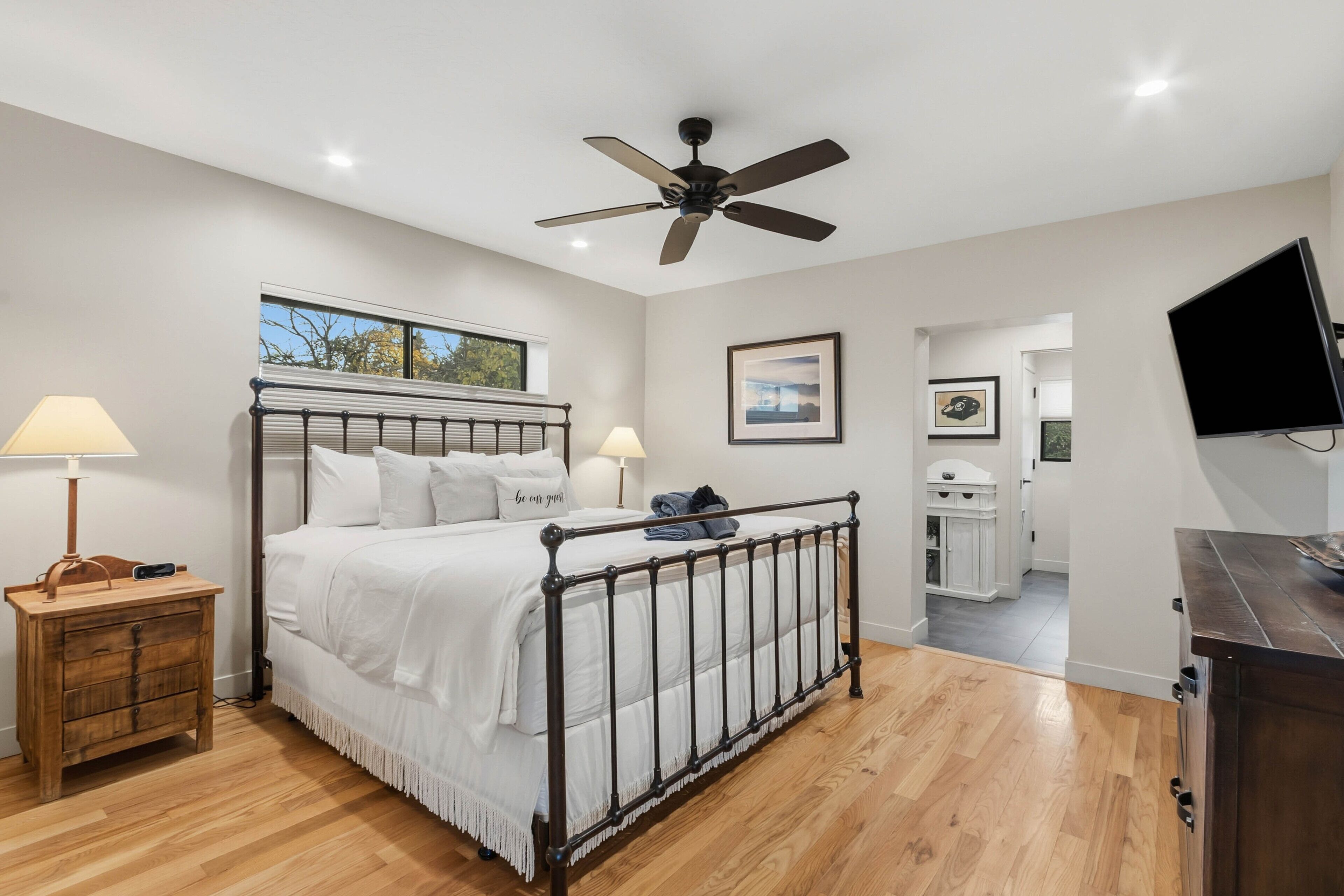 3 chambres, fer et planche à repasser, Wi-Fi gratuit, draps fournis