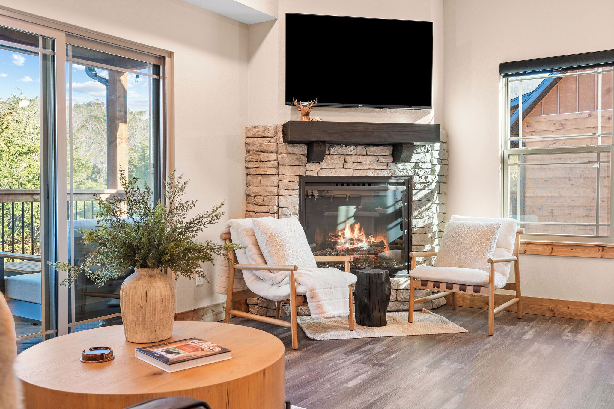 智能电视、壁炉、桌上足球