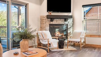 Smart TV, chimenea y futbolito