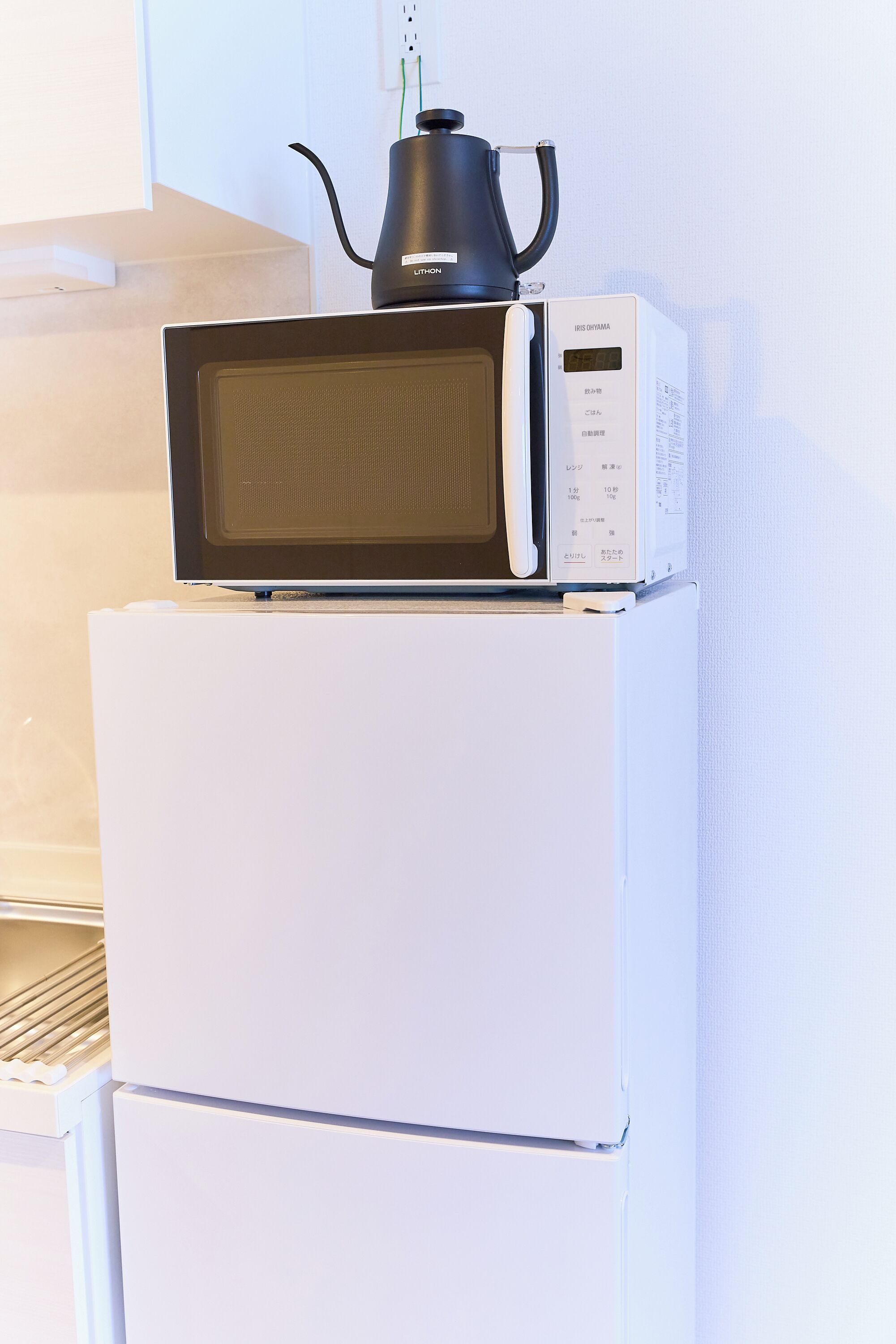 Fridge, microwave, stovetop, cookware/dishes/utensils