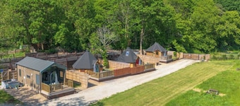 Cosy country lodge w mezzanine nr Brands Hatch