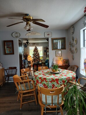 Dining - New Listing with lake view, great outdoor space and special rates for 2025 (Temple)