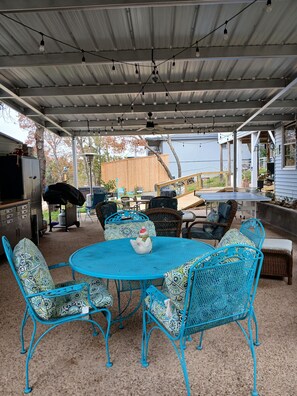 Outdoor dining - New Listing with lake view, great outdoor space and special rates for 2025 (Temple)