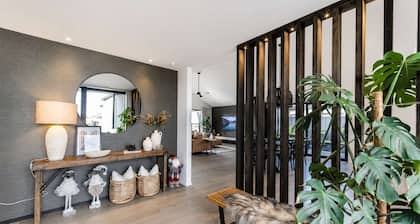 Stylish Home | Private Spa + Indoor & Outdoor Fire