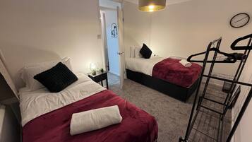 2 bedrooms, iron/ironing board, WiFi, bed sheets
